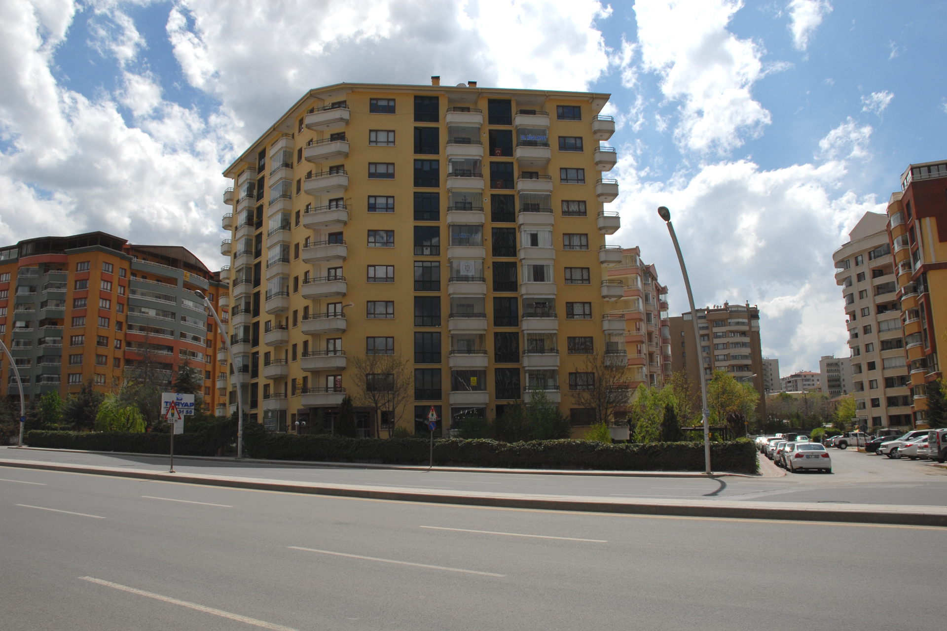 Sarı Konak Apartmanı Çukurambar Ankara